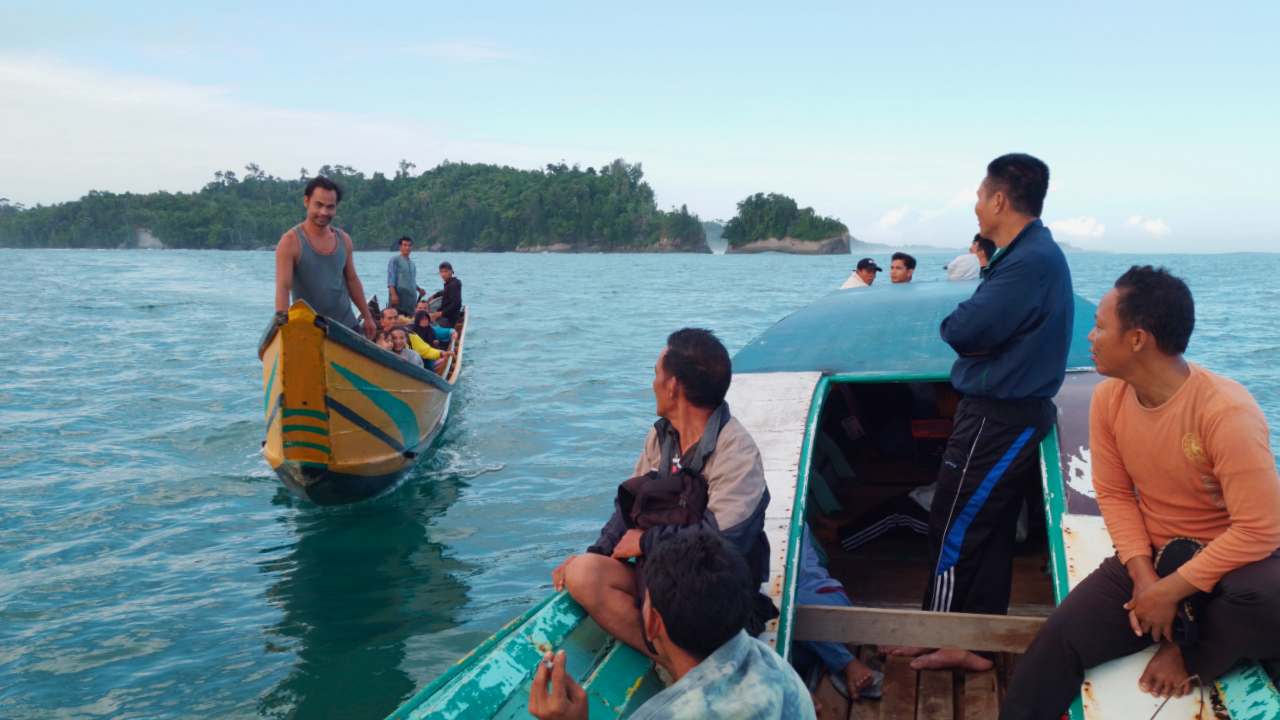 boat transport in mentawai islands 