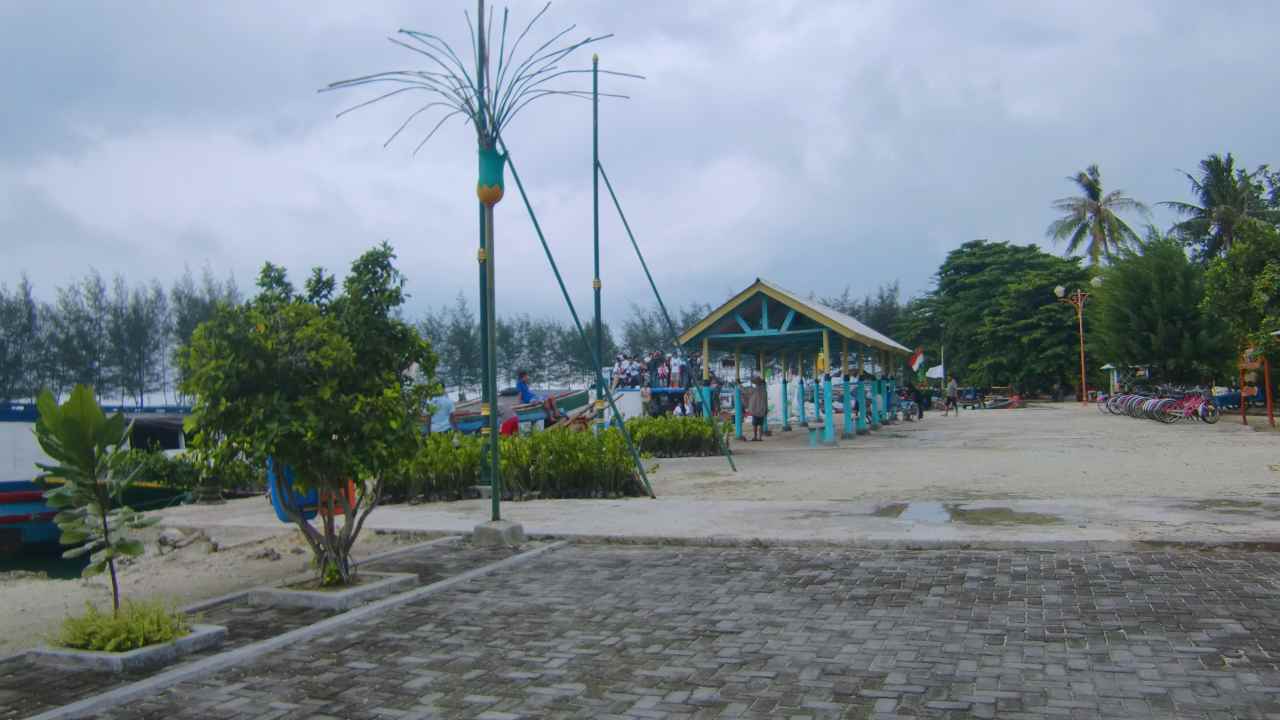 pari island boats dock 