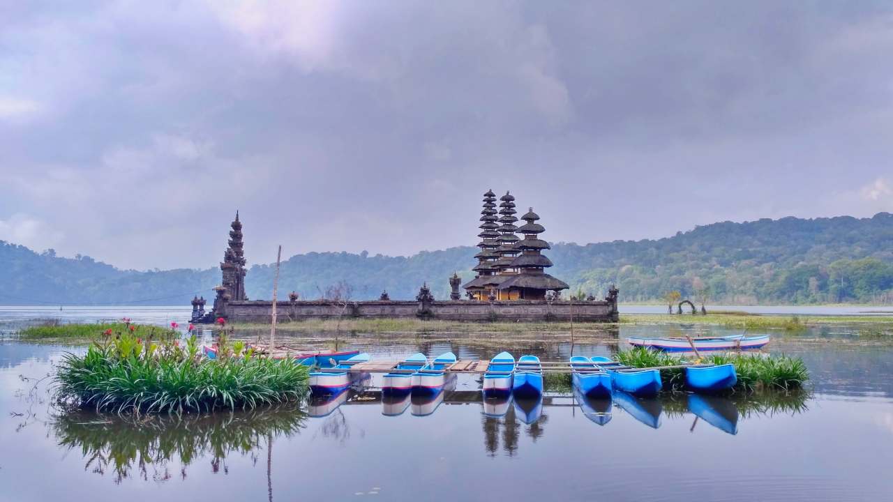 Ulun Danu Tamblingan Temple 