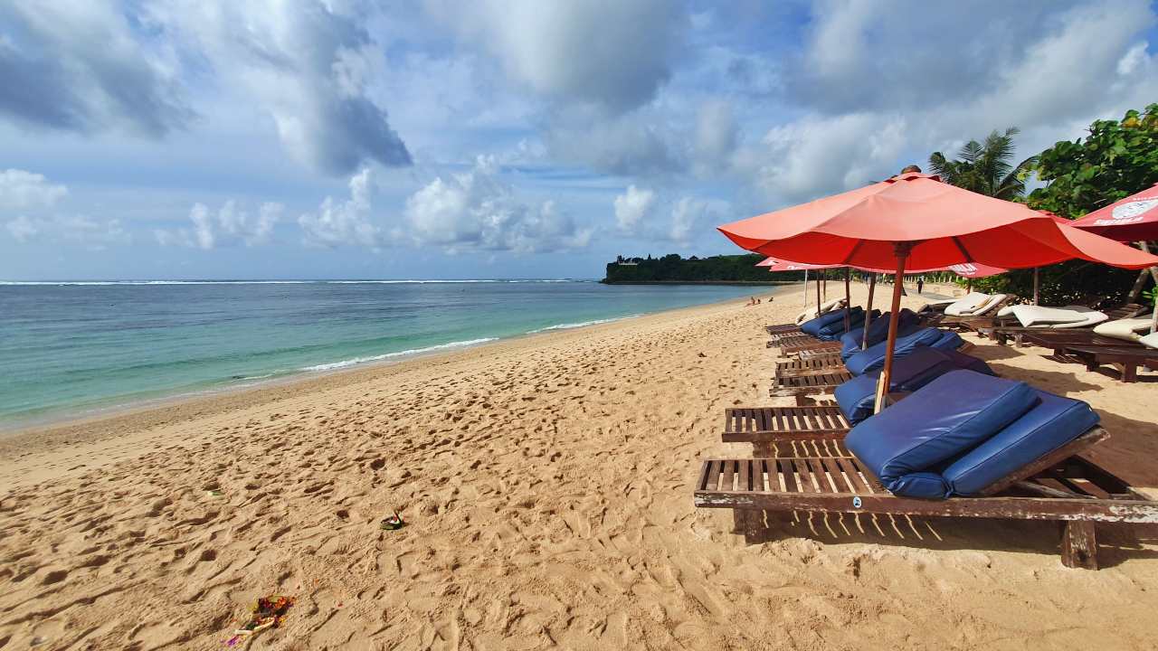 Geger Beach Sunbeds area. 