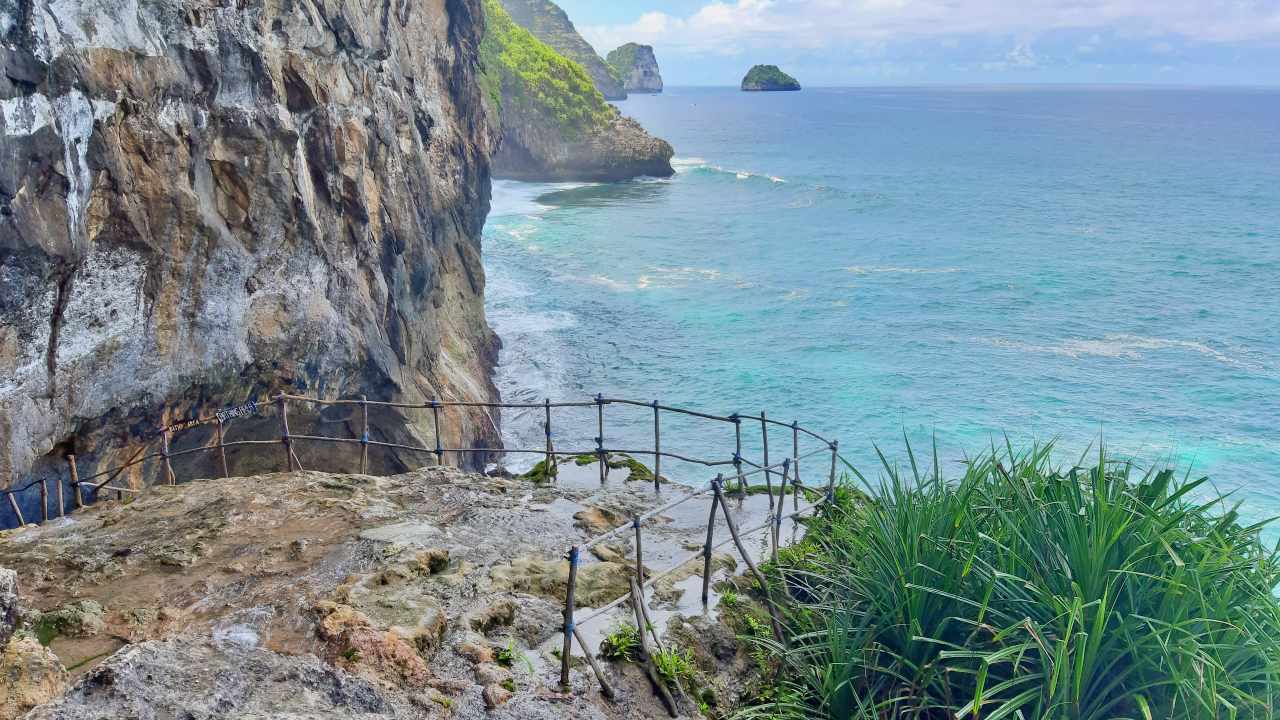 the cliff and ocean view. 